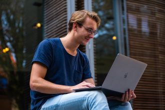 Skaitmeninis laisvalaikis: kaip technologijos keičia mūsų pramogų įpročius?