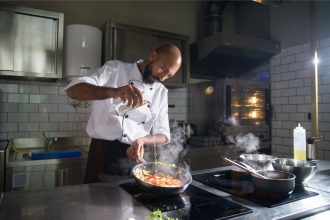Svarbiausi įrankiai virtuvėje, be kurių nei vienas virtuvės šefas neapsieiną