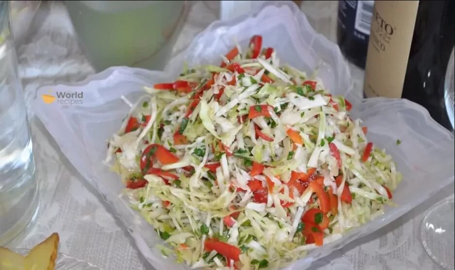 Šviežių kopūstų salotos su paprika