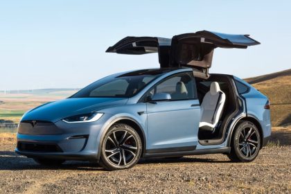 Tesla Model X. Automobilių salonai laikomi pačiais nepaktiškiausiais. Nuotraukos šaltinis: tesla.com