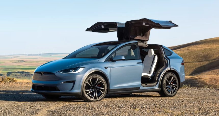 Tesla Model X. Automobilių salonai laikomi pačiais nepaktiškiausiais. Nuotraukos šaltinis: tesla.com