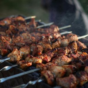 Tradiciniai šašlykai marinuoti su actu