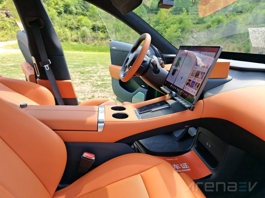 Xiaomi YU7 Max elektromobilis interjeras. Nuotraukos šaltinis: arenaev.com