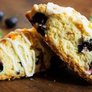Angliškos bandelės „Scones“ su šilauogėmis