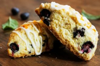 Angliškos bandelės „Scones“ su šilauogėmis