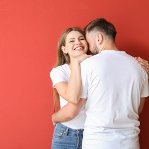 Ar gimimo eiliškumas lemia romantinius santykius? Psichologinė teorija