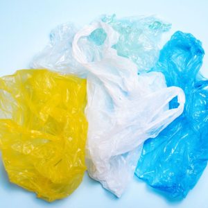 Ar saugu pakartotinai naudoti plastikinius maišelius? Ekspertų patarimai