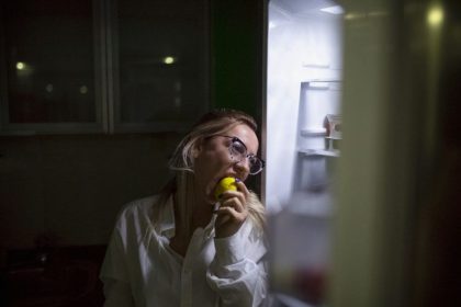 Ar sveika eiti miegoti alkaniems? Ką svarbu žinoti ir ką valgyti prieš miegą
