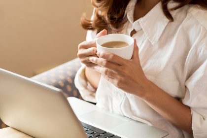 Ar sveika gerti kavą tuščiu skrandžiu? Mitybos specialistės įžvalgos