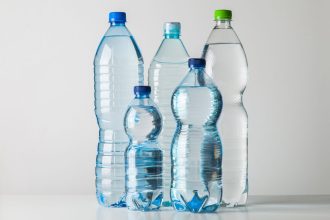 Ar vanduo buteliuose gali sugesti? Mokslininkų atsakymas