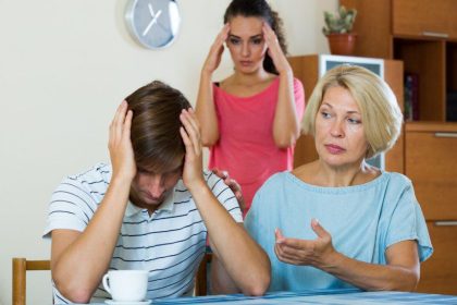 Kaip elgtis su toksiškais uošviais: ekspertų patarimai