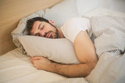 Kaip miego poza veikia jūsų poilsį ir kaip pagerinti miego kokybę