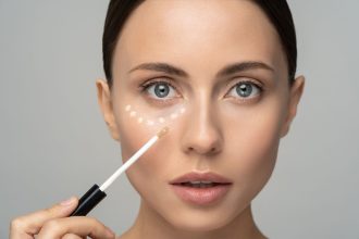 Kaip tinkamai naudoti maskuoklį jaunatviškam įvaizdžiui?