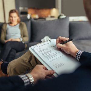 Kodėl terapija kartais neveikia: ką svarbu suprasti, jei nusivylei psichologo pagalba