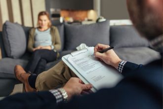 Kodėl terapija kartais neveikia: ką svarbu suprasti, jei nusivylei psichologo pagalba