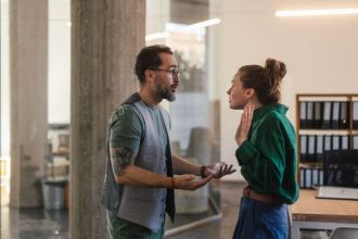 Kodėl vyras ignoruoja jūsų prašymus? Psichologės įžvalgos ir sprendimo būdai