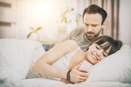 Otelo sindromas: pavydas ir dešinioji smegenų pusė