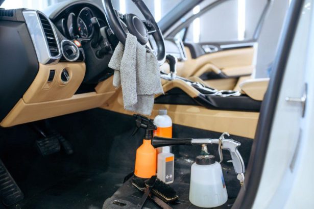 Paprastas dantų šepetėlis – netikėtas, pagalbininkas automobilio priežiūroje