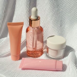 Silikonai kosmetikoje: kokį poveikį jie daro odai ir plaukams?