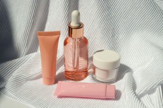Silikonai kosmetikoje: kokį poveikį jie daro odai ir plaukams?