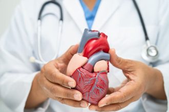 5 kasdieniai įpročiai, tyliai bloginantys širdies būklę