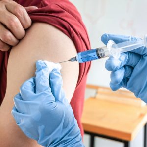 5 mitai apie skiepus: ką svarbu žinoti tėvams
