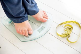 5 neakivaizdžios svorio augimo priežastys: tai susiję ne tik su maistu