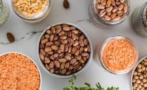 8 augalinės kilmės maisto produktai, turintys daugiau baltymų nei kiaušinis