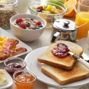 8 produktai, kurių neturėtumėte valgyti tuščiu skrandžiu