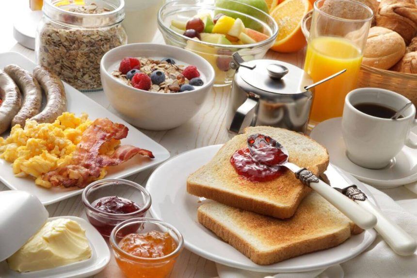 8 produktai, kurių neturėtumėte valgyti tuščiu skrandžiu