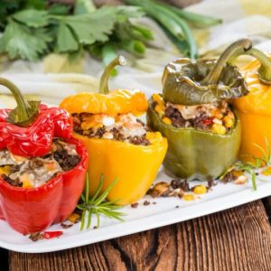 Aromatingais ryžiais įdarytos daržovės