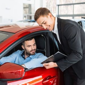 Automobilių prekiautojų 2025 metų lūkesčiai: optimizmas ir nerimas
