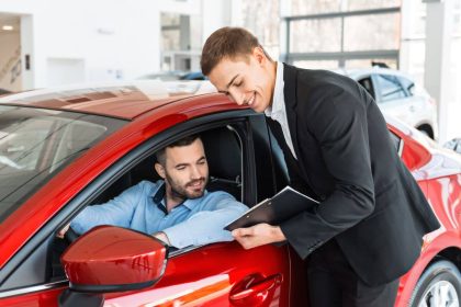 Automobilių prekiautojų 2025 metų lūkesčiai: optimizmas ir nerimas