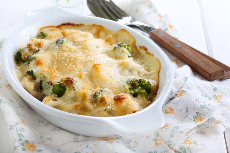 Brokoliai užkepti sūrio padažu