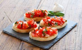 Brusketos su pomidorais