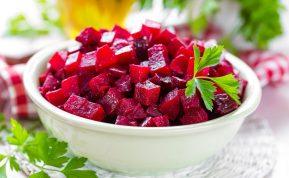 Burokėlių salotos su obuoliais