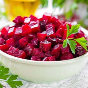 Burokėlių salotos su obuoliais