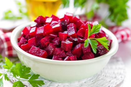 Burokėlių salotos su obuoliais