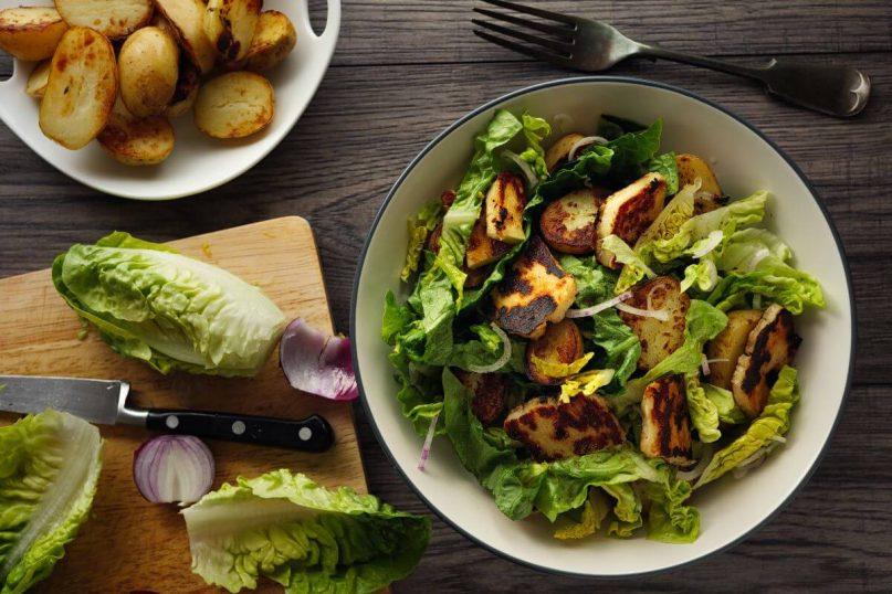 Cezario salotos su grilyje keptomis bulvėmis