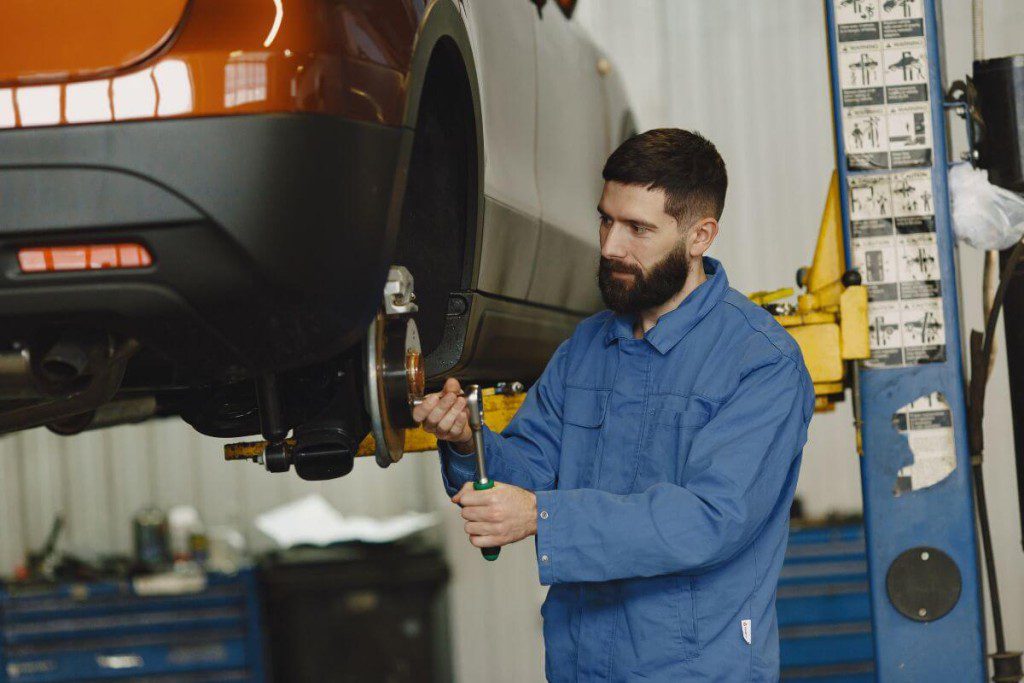 Cypimas stabdant. Automobilio stabdziu remontas