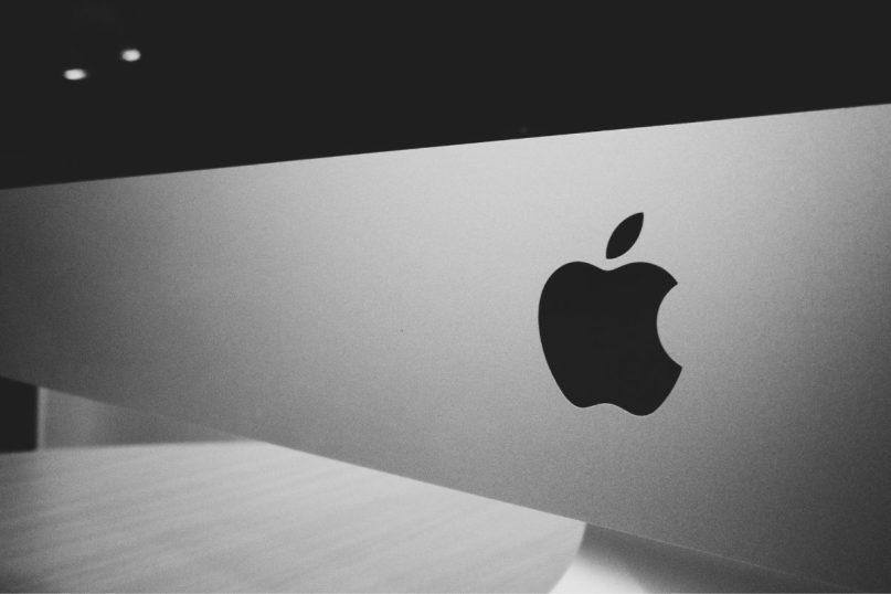 Elonas Muskas meta pirštinę „Apple“ dėl dirbtinio intelekto rinkos