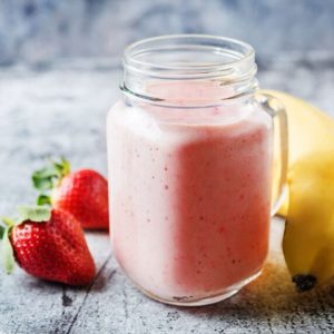 Gardus braškių ir bananų kokteilis