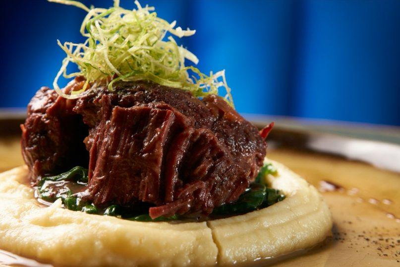 Ilgai troškinta jautiena raudonajame vyne