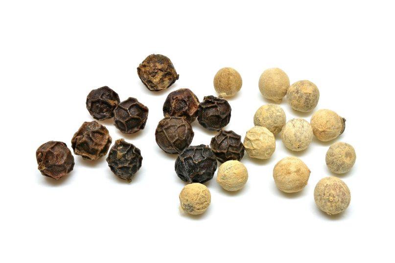 Juodųjų ir baltųjų pipirų padažas, geriausia kuo galima pagardinti mėsą.