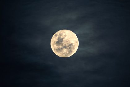 Ką užfiksuos pirmasis radijo teleskopas nematomoje Mėnulio pusėje