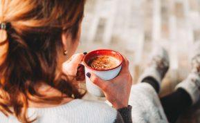 Kavos tyrimas ir jos poveikis ilgesniam gyvenimui. Atrado kavos privalumą ir sąsają su sveikata