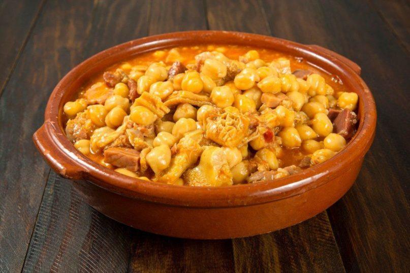 Kiaulienos ir avinžirnių troškinys