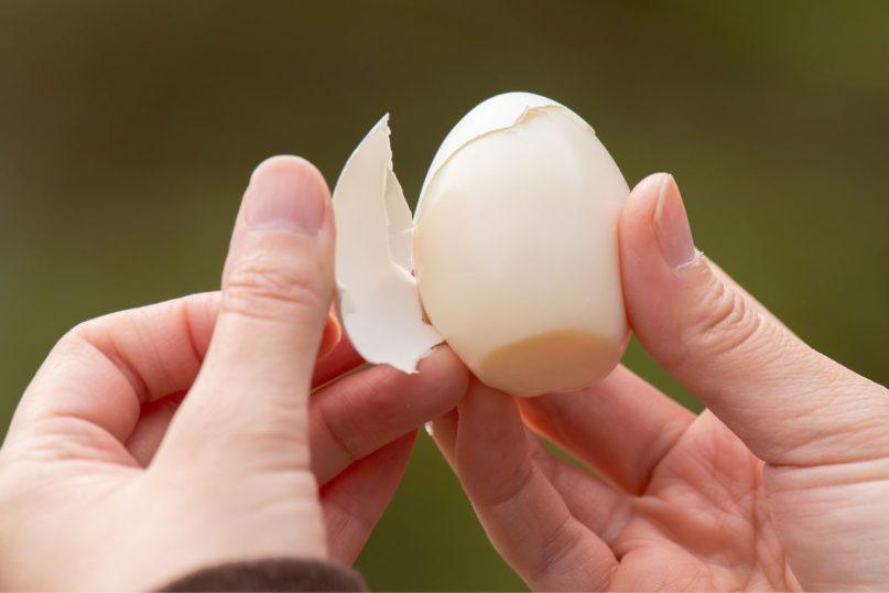 Kiaušinių virimo triukas, visiems laikams padėsiantis pamiršti prilipusį lukštą