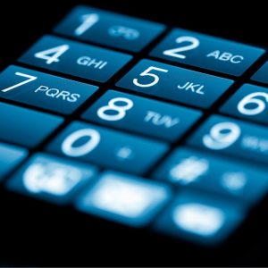 Kodėl Z karta vis dažniau išmaino išmaniuosius į telefonus su mygtukais?