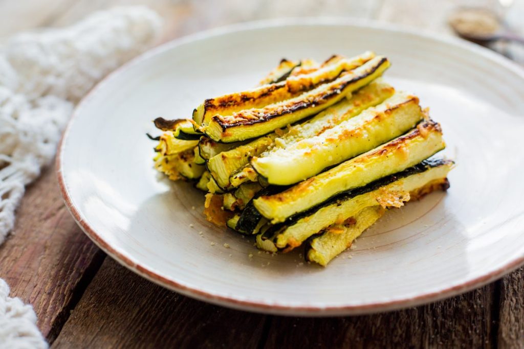 Kokie 3 ingredientai pagerins keptų cukinijų skonį. Sviestas
